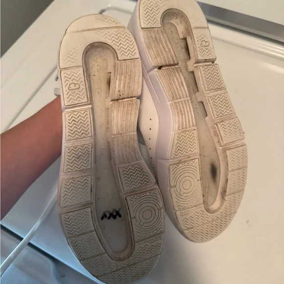 White On Cloud “The Roger” - Picture 4 of 7